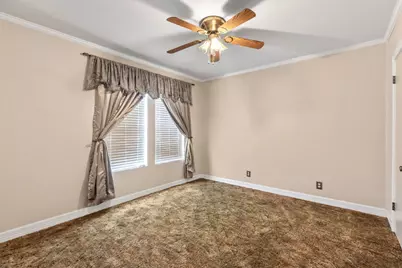 924 W Live Oak Street, Lockhart, TX 78644 - Photo 11