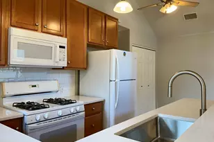 909 Hill Wood Dr, Austin, TX 78745 - Photo 7