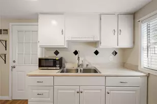 1706 Riverview St, Austin, TX 78702 - Photo 17