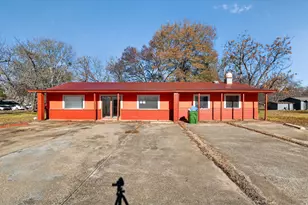 708 W 8th St, Hearne, TX 77859 - Photo 1