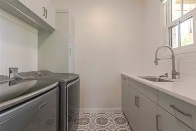 5805 Chesterfield Avenue, Austin, TX 78752 - Photo 29