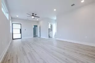 1042 Rosemont St, Austin, TX 78723 - Photo 9