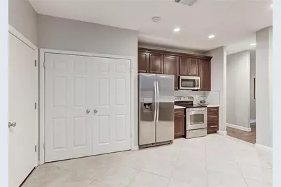 8914 Bridgewood Trail, Austin, TX 78729 - Photo 5
