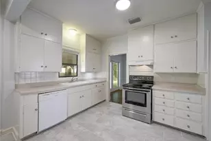 1907 W 37th St, Austin, TX 78731 - Photo 5