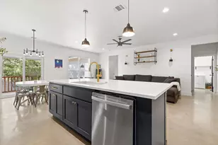 111 E Kamoi Ct, Bastrop, TX 78602 - Photo 9