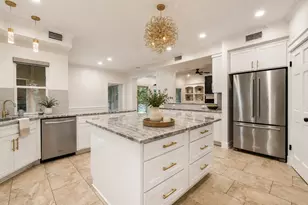 33 Cottondale Rd, The Hills, TX 78738 - Photo 9