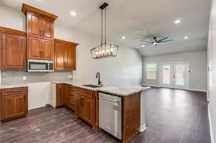301 Navarro Wy, Seguin, TX 78155 - Photo 3