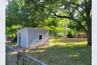 1604 Wilson Street, Bastrop, TX 78602 - Photo 3