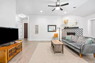 532 Elm Green St, Hutto, TX 78634 - Photo 9