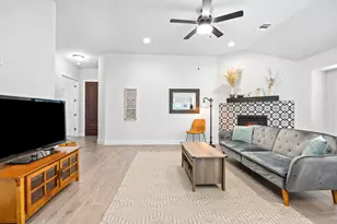 532 Elm Green St, Hutto, TX 78634 - Photo 9