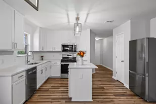 129 Lynn Crest Bend, Buda, TX 78610 - Photo 5