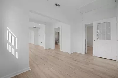 2703 E Cesar Chavez Street, Austin, TX 78702 - Photo 11