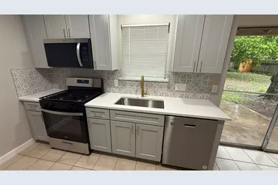 106 E Longspur Boulevard, Austin, TX 78753 - Photo 7