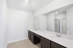 709 Red Wolf Dr, Jarrell, TX 76537 - Photo 5