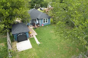 1111 McLain St, Taylor, TX 76574 - Photo 5