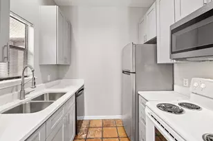 712 Graham Pl, Austin, TX 78705 - Photo 5