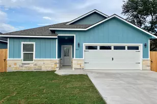 982 S Navarro St, Giddings, TX 78942 - Photo 1