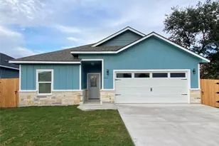982 S Navarro St, Giddings, TX 78942 - Photo 19
