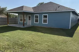 982 S Navarro St, Giddings, TX 78942 - Photo 3