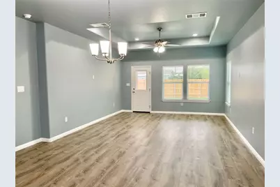 982 S Navarro Street, Giddings, TX 78942 - Photo 7