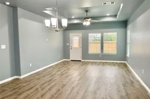 982 S Navarro St, Giddings, TX 78942 - Photo 7