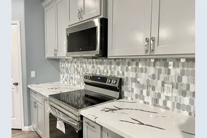982 S Navarro Street, Giddings, TX 78942 - Photo 3