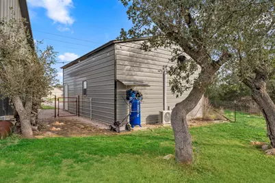 109 Lavonna Fox Drive, Burnet, TX 78611 - Photo 21