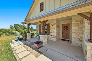 560 Saddle Ridge Dr, Bertram, TX 78605 - Photo 3