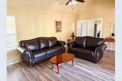 328 W Pietzsch Street, Bartlett, TX 76511 - Photo 3