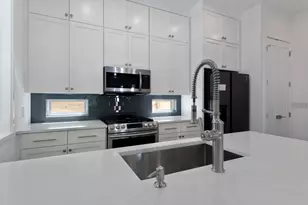 2504 E 6th St, Austin, TX 78702 - Photo 7