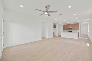 1008 Universal Dr, Hutto, TX 78634 - Photo 9
