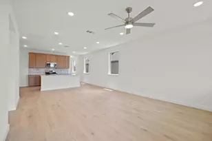 1008 Universal Dr, Hutto, TX 78634 - Photo 7
