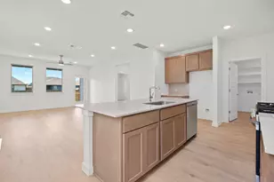 1008 Universal Dr, Hutto, TX 78634 - Photo 11