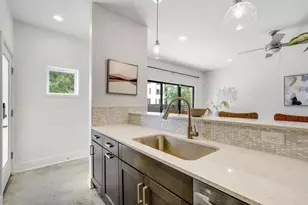 2101 Montopolis Dr, Austin, TX 78741 - Photo 11