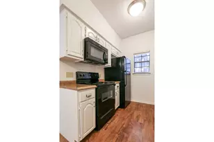 203 E 31st St, Austin, TX 78705 - Photo 11