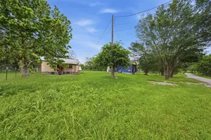 148 Brenham St, McDade, TX 78650 - Photo 27