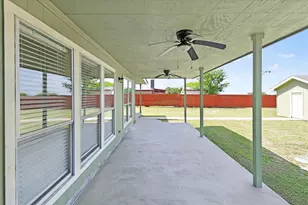 80 Family Cir, Hutto, TX 78634 - Photo 33