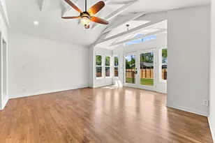 811 E 45th St, Austin, TX 78751 - Photo 21