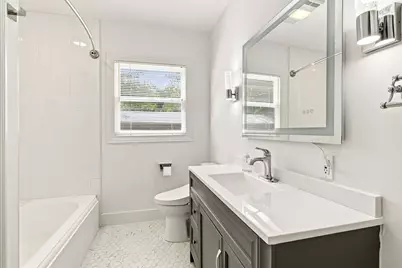 811 E 45th Street, Austin, TX 78751 - Photo 9
