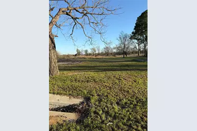 1304 E Cameron Avenue, Rockdale, TX 76567 - Photo 3