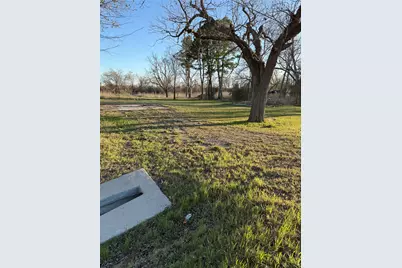 1304 E Cameron Avenue, Rockdale, TX 76567 - Photo 17