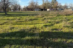 1304 E Cameron Ave, Rockdale, TX 76567 - Photo 9