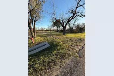 1304 E Cameron Avenue, Rockdale, TX 76567 - Photo 13