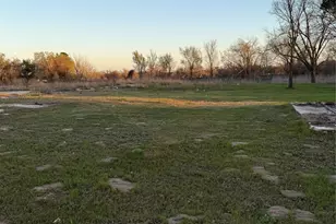 1304 E Cameron Ave, Rockdale, TX 76567 - Photo 23