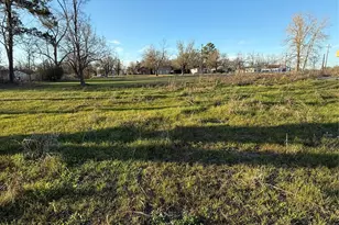 1304 E Cameron Ave, Rockdale, TX 76567 - Photo 11