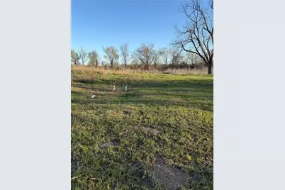 1304 E Cameron Avenue, Rockdale, TX 76567 - Photo 7