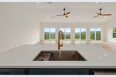18716 W Lakeview Drive, Jonestown, TX 78645 - Photo 11