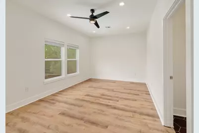 18716 W Lakeview Drive, Jonestown, TX 78645 - Photo 13