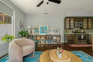 2812 Oak Springs Dr, Austin, TX 78702 - Photo 9