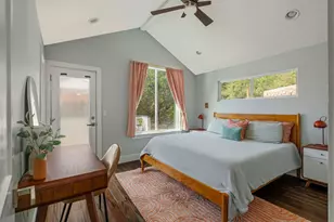 2812 Oak Springs Dr, Austin, TX 78702 - Photo 3